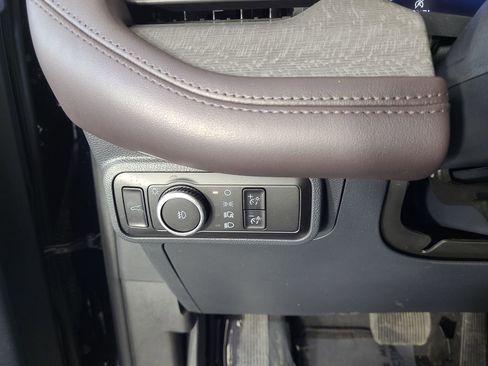 Used 2025 Ford Explorer Platinum w/ LUX Leather Package image 16