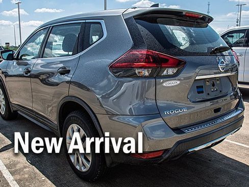 Used 2018 Nissan Rogue S AWD/4WD image 2