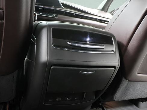 Used 2021 Cadillac Escalade ESV Sport Platinum image 27