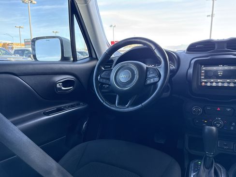 Used 2018 Jeep Renegade Altitude image 25