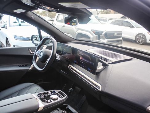 Used 2024 BMW iX xDrive50 w/ Sport Package AWD/4WD image 15