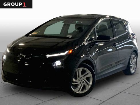 Used 2023 Chevrolet Bolt LT w/ Driver Confidence Package FWD image 1