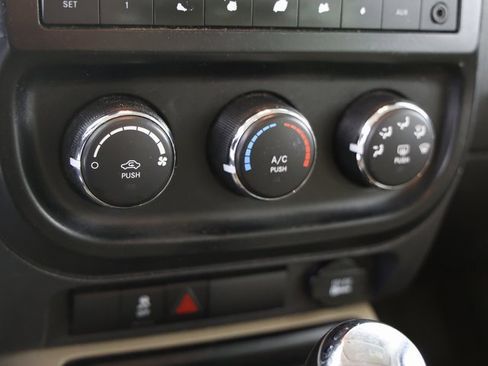 Used 2014 Jeep Patriot Sport w/ Power Value Group image 4