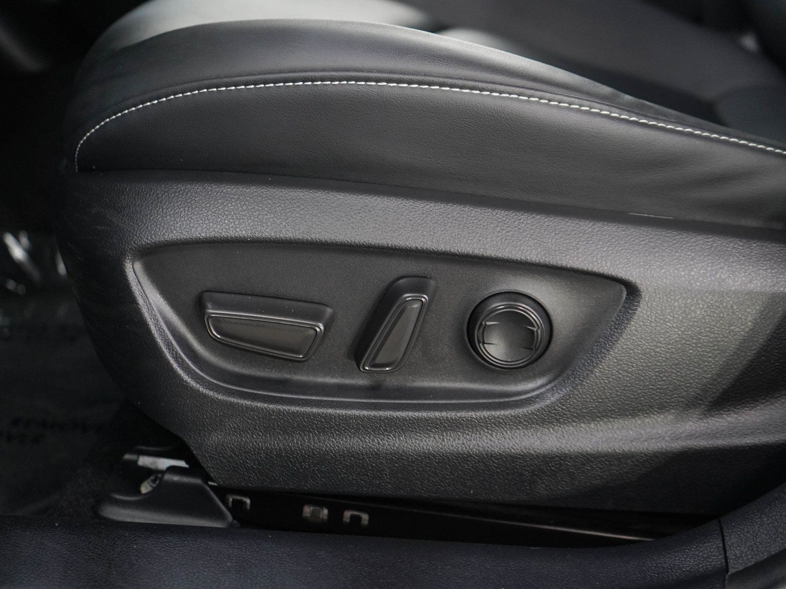 Used 2020 Toyota Prius Prime Limited FWD image 26