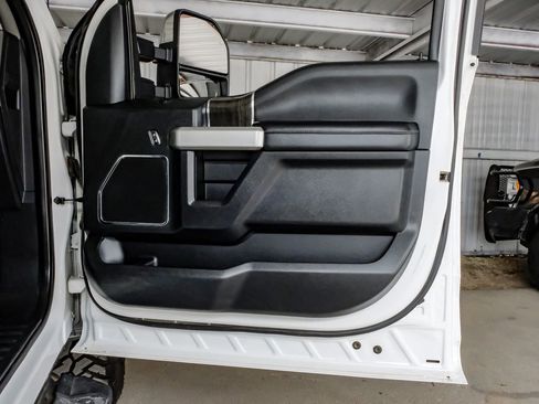 Used 2021 Ford F350 Lariat w/ Chrome Package image 46