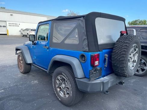 Used 2016 Jeep Wrangler Rubicon w/ Connectivity Group AWD/4WD image 3