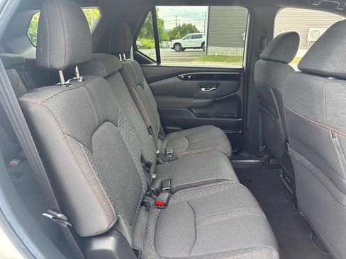 Used 2025 Honda Pilot Sport image 24