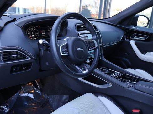 Used 2020 Jaguar F-PACE R-Sport image 11