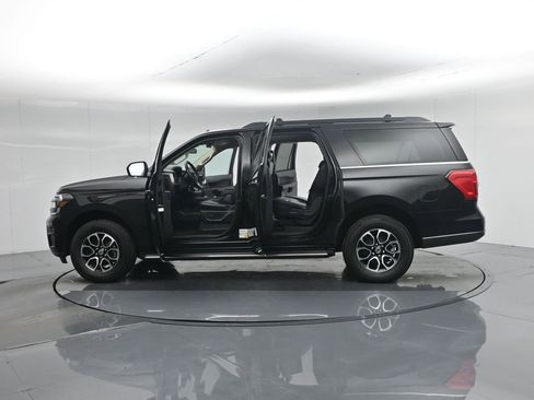 Used 2023 Ford Expedition Max XLT image 5