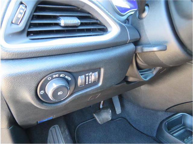 Used 2022 Chrysler Pacifica Touring-L w/ S Appearance Package FWD image 12