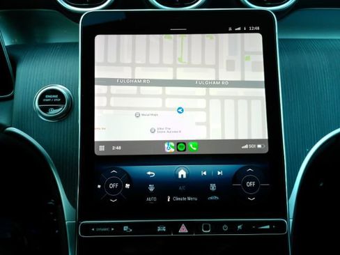 Used 2025 Mercedes-Benz GLC 300 image 9