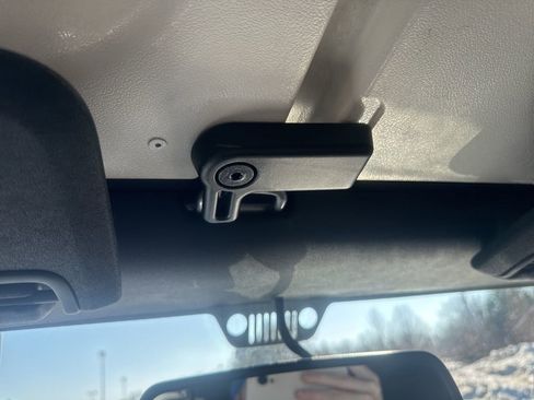 Used 2016 Jeep Wrangler Unlimited Sahara image 30