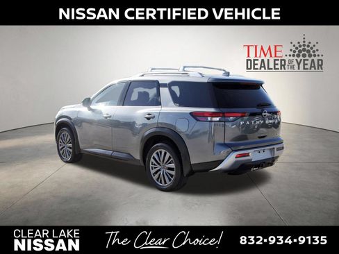 Certified 2025 Nissan Pathfinder SL w/ SL Premium Package FWD image 5