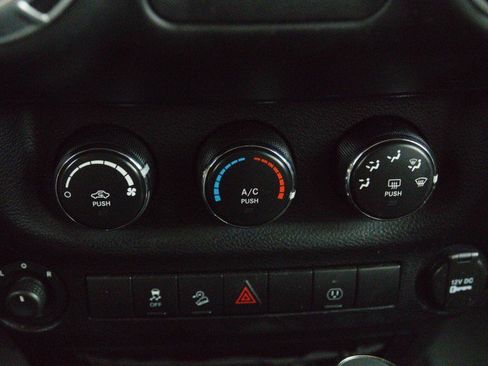 Used 2013 Jeep Wrangler Unlimited Sahara w/ Connectivity Group AWD/4WD image 23
