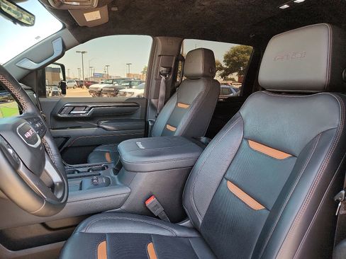 Used 2025 GMC Sierra 2500 AT4 w/ Technology Package AWD/4WD image 13