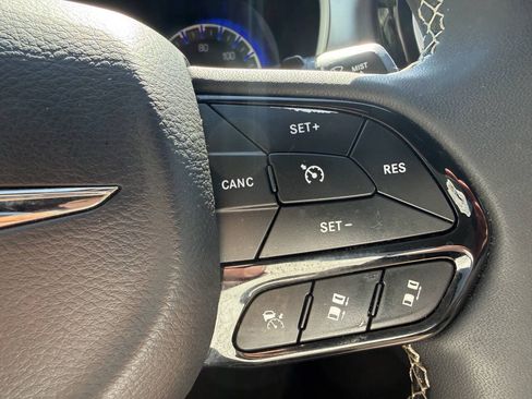 Used 2023 Chrysler Pacifica Touring-L w/ S Appearance Package AWD/4WD image 22