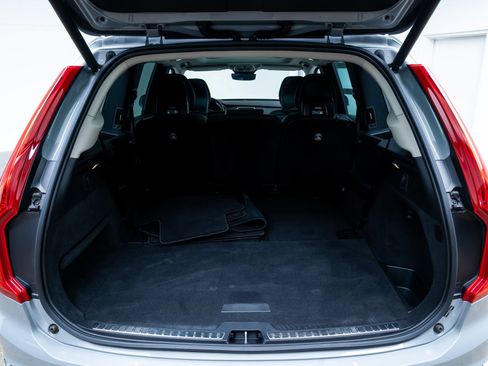 Used 2025 Volvo XC90 B5 Core AWD/4WD image 7