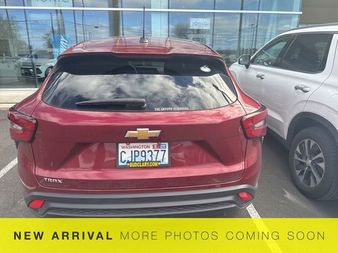 Used 2024 Chevrolet Trax LS w/ LS Convenience Package image 7