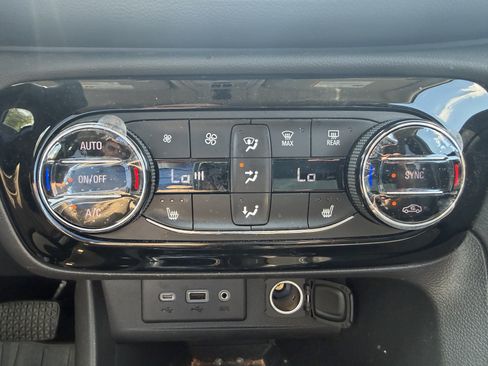 Used 2023 Buick Encore GX Essence w/ Experience Buick Package AWD/4WD image 17