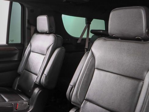 Used 2021 Chevrolet Suburban Z71 image 28