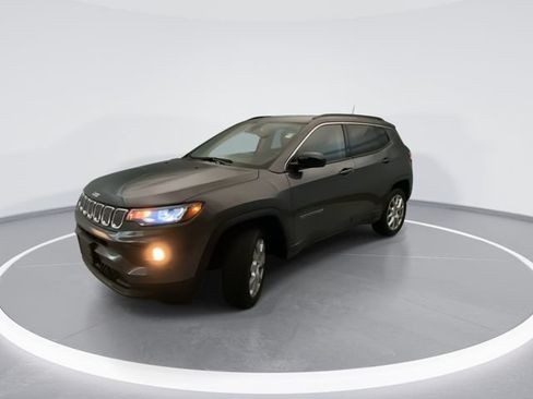 Used 2022 Jeep Compass Latitude AWD/4WD image 2