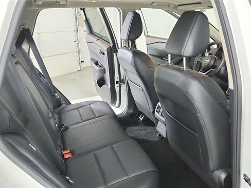 Used 2022 Nissan Rogue SV w/ SV Premium Package image 19