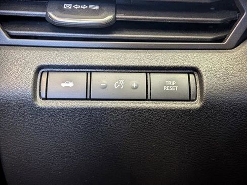 Used 2025 Nissan Altima 2.5 SR FWD image 16