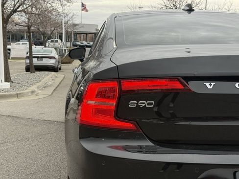 Used 2017 Volvo S90 T6 Inscription w/ Vision Package image 33