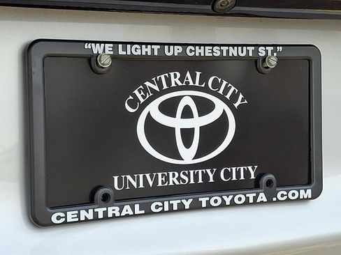 Used 2023 Chrysler Pacifica Touring-L image 31