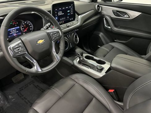 Used 2025 Chevrolet Blazer LT w/ Sound & Technology Package AWD/4WD image 10