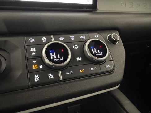 Used 2023 Land Rover Defender 110 X-Dynamic SE image 18