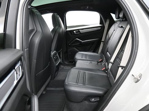 Certified 2023 Porsche Cayenne Platinum Edition image 26