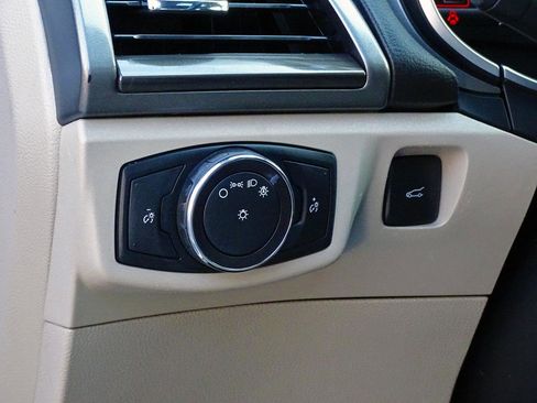 Used 2018 Ford Fusion SE w/ Fusion SE Technology Package FWD image 43