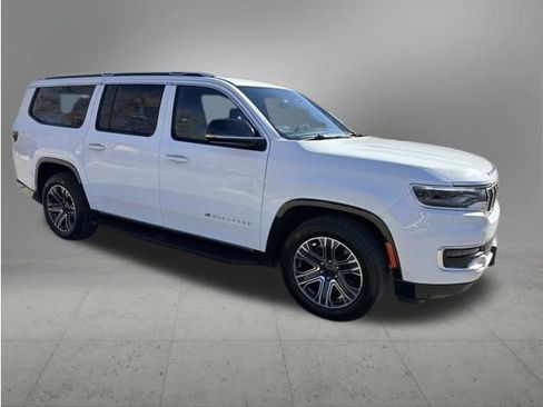 Used 2024 Jeep Wagoneer L Series II w/ Flexible Seating Group AWD/4WD image 7