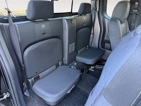 Used 2022 Nissan Frontier SV image 25