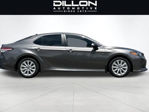 Used 2019 Toyota Camry LE FWD image 3