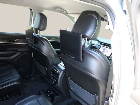 Used 2023 Jeep Grand Cherokee L Limited w/ Luxury Tech Group II image 19