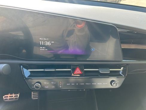 Used 2023 Kia Niro SX Touring image 23