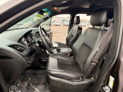 Used 2015 Dodge Grand Caravan SXT image 17