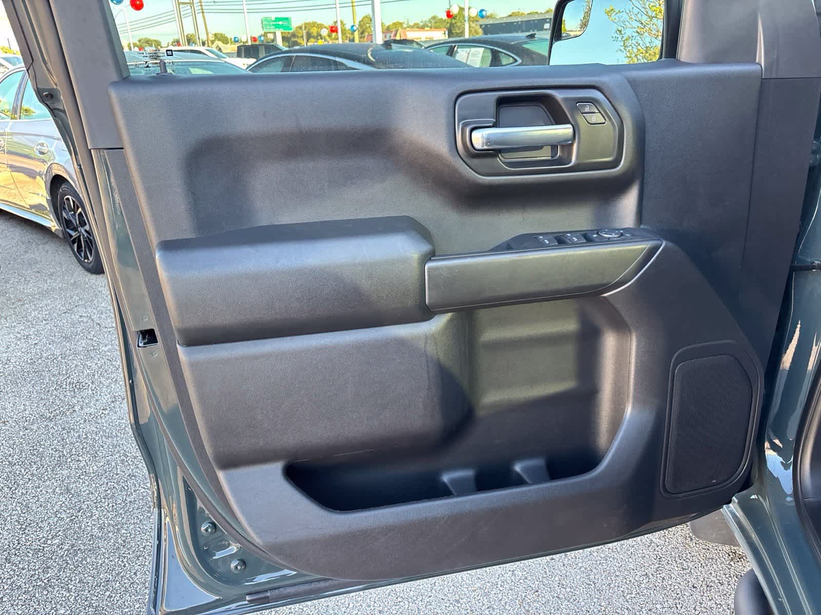 Used 2025 Chevrolet Silverado 1500 Custom Trail Boss w/ LPO, Dark Essentials Package AWD/4WD image 9