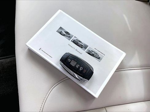 Used 2017 Lincoln Continental Premiere image 15