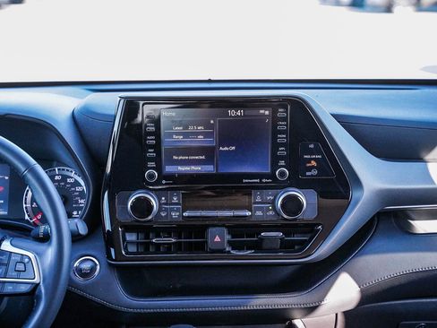 Certified 2022 Toyota Highlander LE image 14