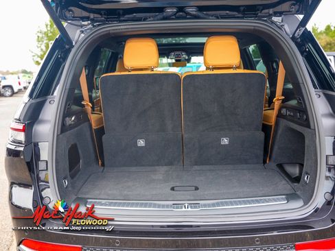 Used 2025 Jeep Grand Cherokee L Summit w/ Advanced Protech Group IV image 9