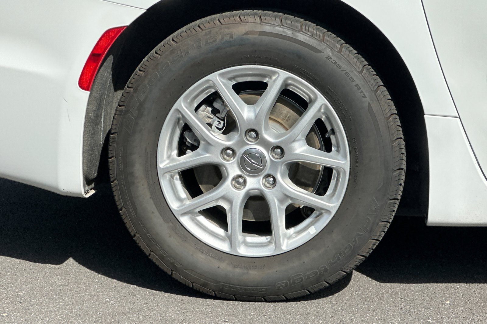 Used 2023 Chrysler Pacifica Touring-L FWD image 27