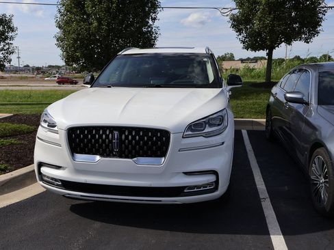 Used 2022 Lincoln Aviator Grand Touring w/ Equipment Group 301A AWD/4WD image 2