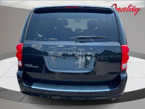 Used 2019 Dodge Grand Caravan SE FWD image 4