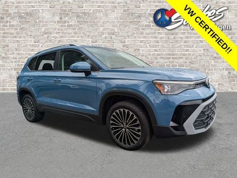 Used 2025 Volkswagen Taos SE FWD image 2