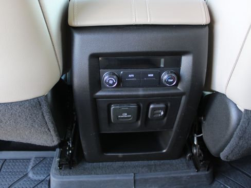 Used 2022 Chevrolet Traverse LT w/ LT Premium Package image 20