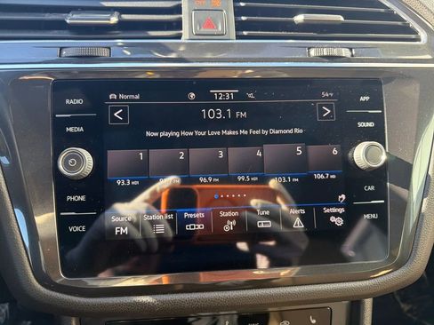 Certified 2022 Volkswagen Tiguan SE w/ Panoramic Sunroof Package image 21