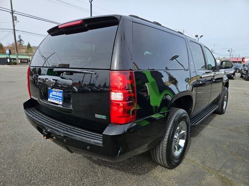 Used 2011 Chevrolet Suburban LT image 5
